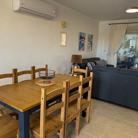 Royal-Seacrest Oasis, Pool-Side Apartment Paphos Exterior foto