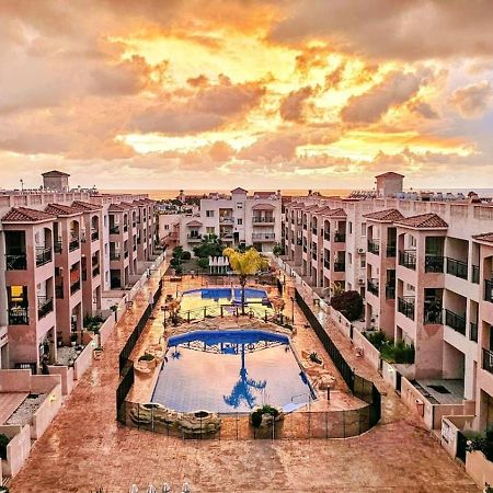 Royal-Seacrest Oasis, Pool-Side Apartment Paphos Exterior foto