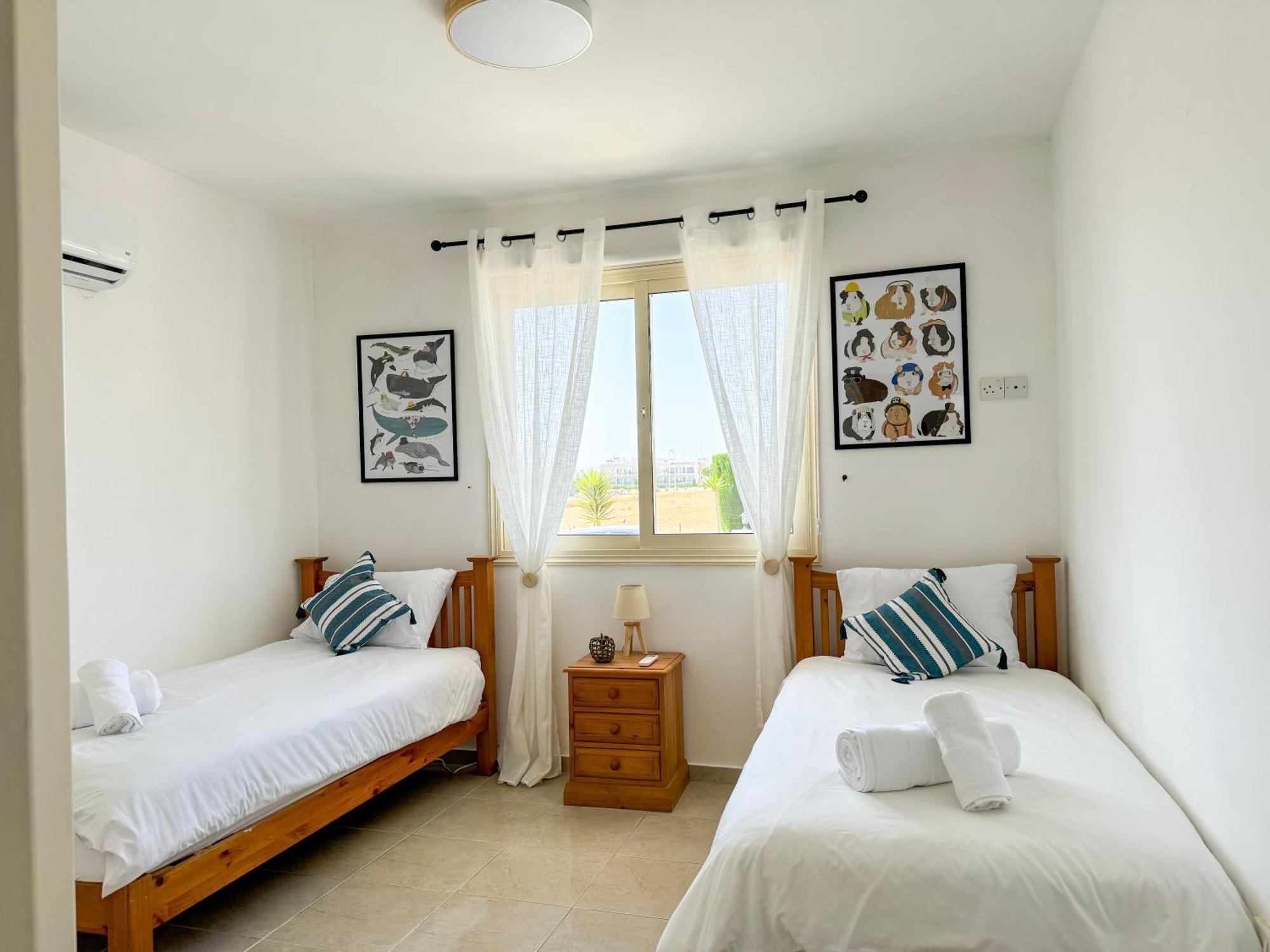 Royal-Seacrest Oasis, Pool-Side Apartment Paphos Exterior foto
