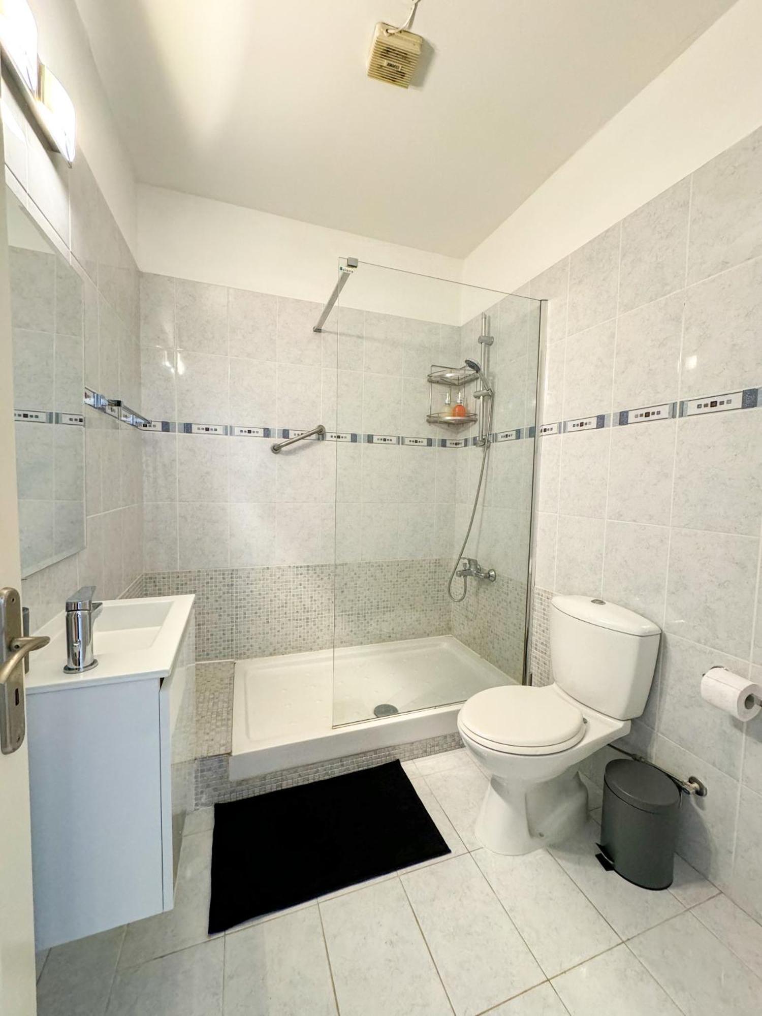 Royal-Seacrest Oasis, Pool-Side Apartment Paphos Exterior foto