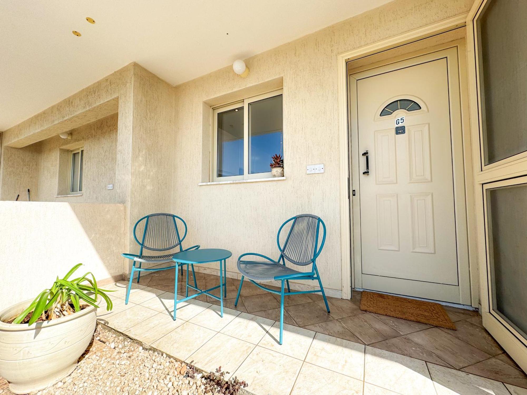 Royal-Seacrest Oasis, Pool-Side Apartment Paphos Exterior foto