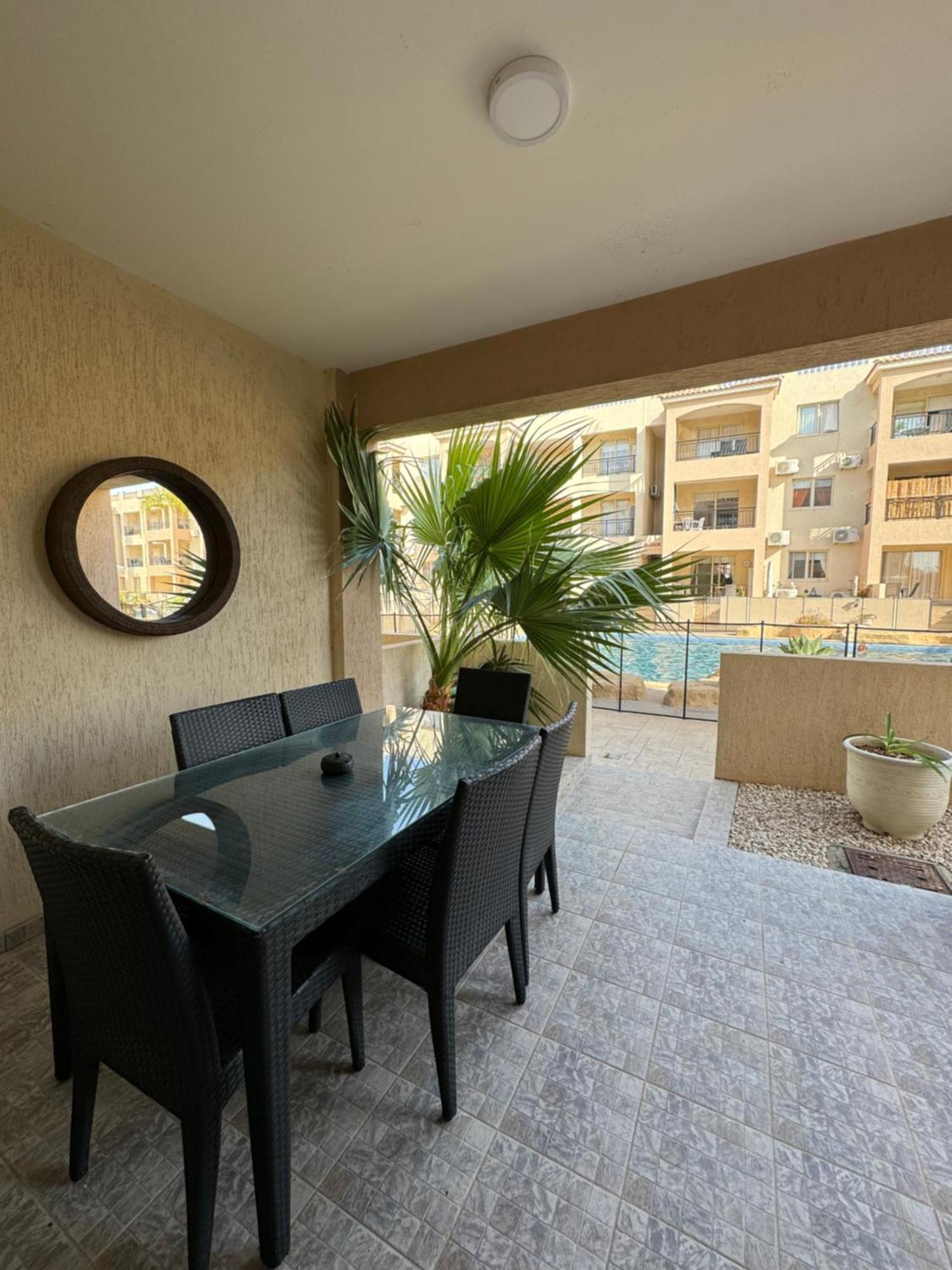 Royal-Seacrest Oasis, Pool-Side Apartment Paphos Exterior foto