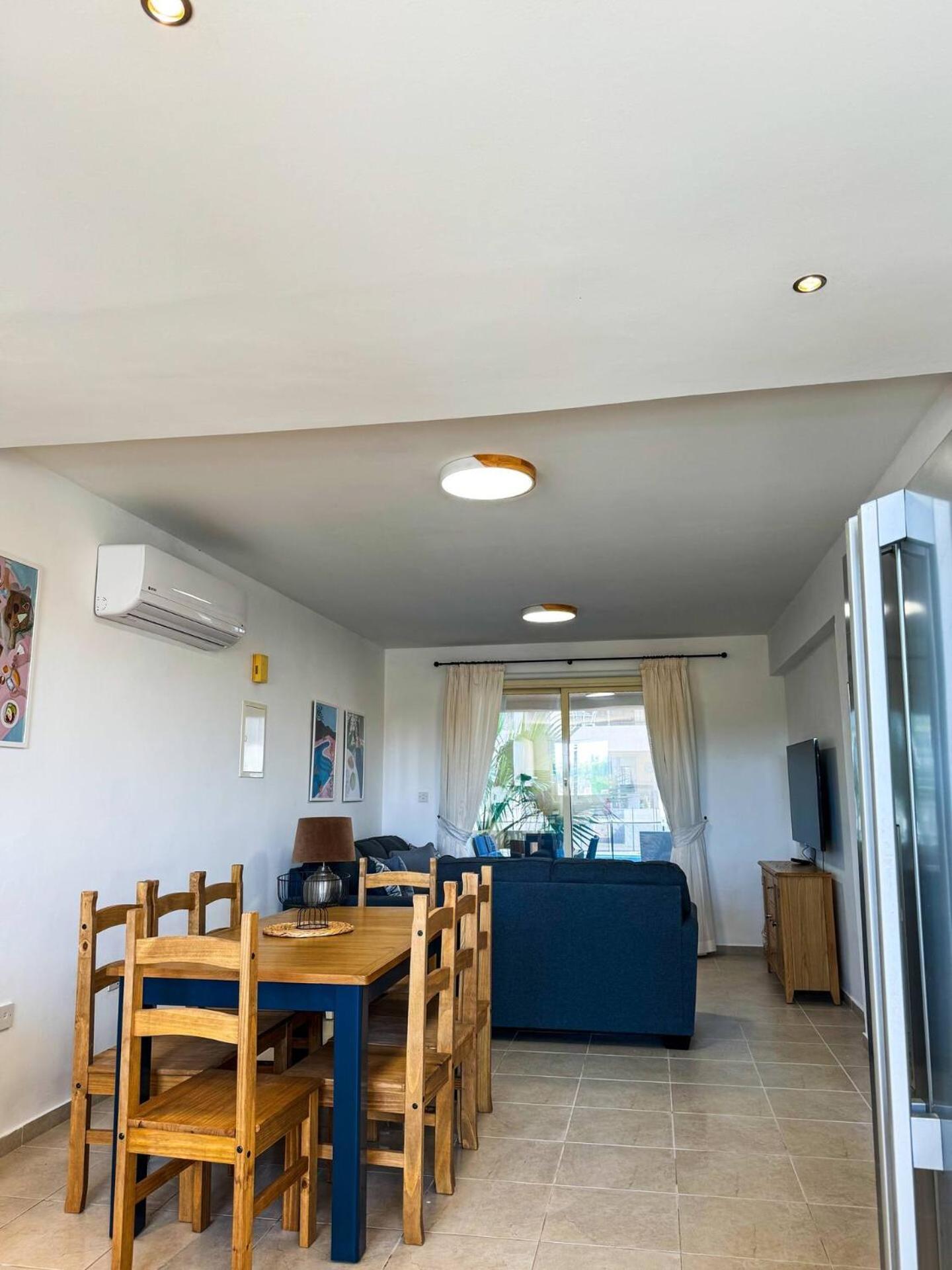 Royal-Seacrest Oasis, Pool-Side Apartment Paphos Exterior foto