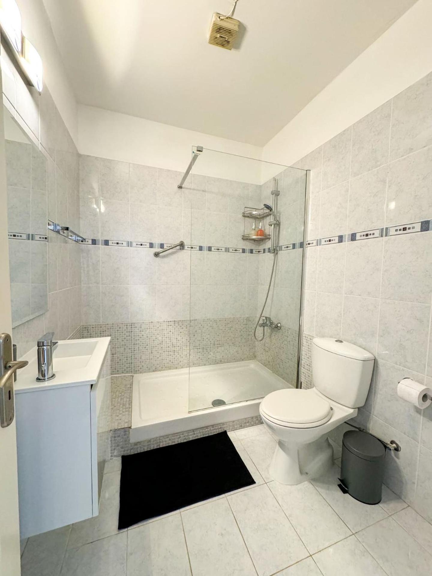 Royal-Seacrest Oasis, Pool-Side Apartment Paphos Exterior foto