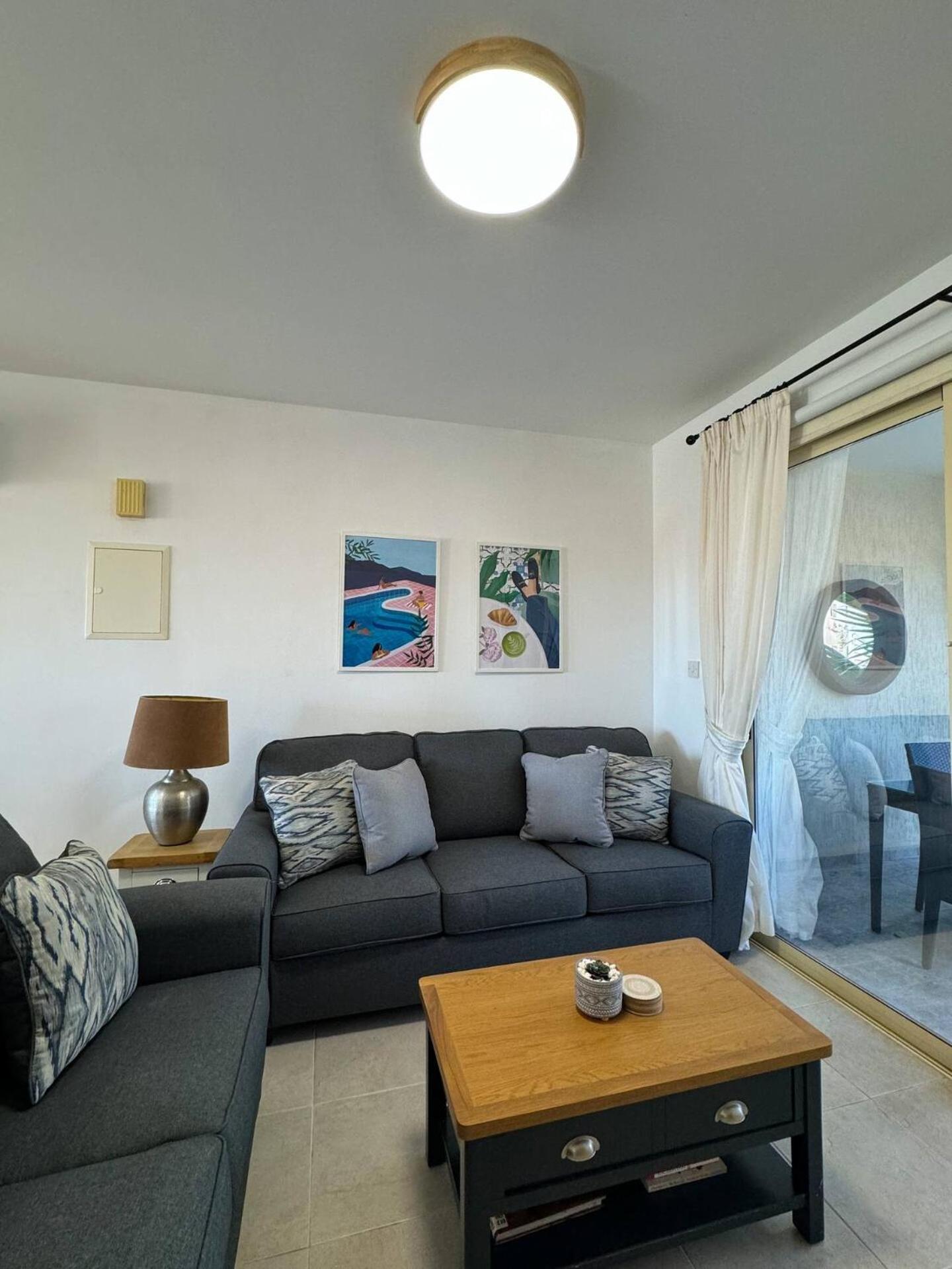 Royal-Seacrest Oasis, Pool-Side Apartment Paphos Exterior foto