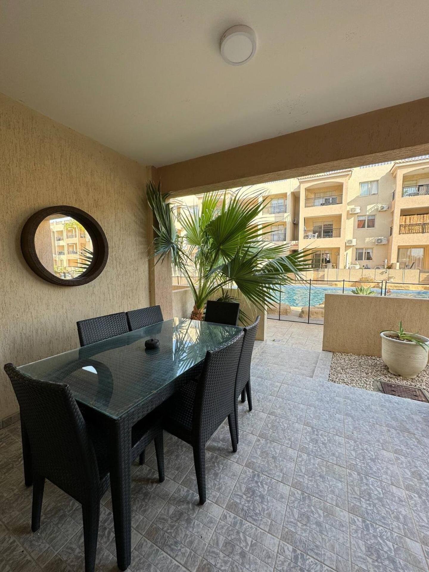Royal-Seacrest Oasis, Pool-Side Apartment Paphos Exterior foto